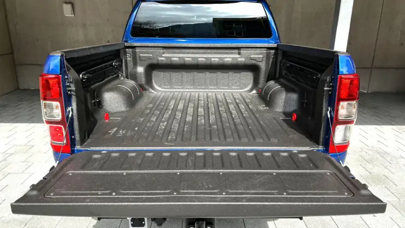 Der Laderaum unseres Ford Ranger wurde mit einer RHINO-LININGS® – PU Beschichtung ausgekleidet.
